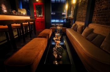 Little Red Door bar, Paris